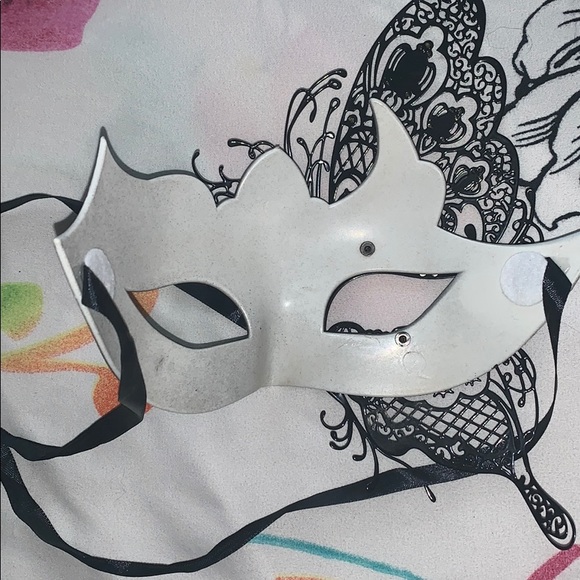 Masquerade Mask - Picture 3 of 5
